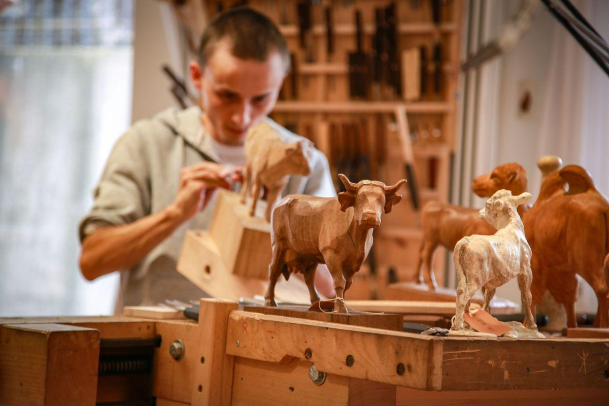 Ausstellung der Schule für Holzbildhaurei