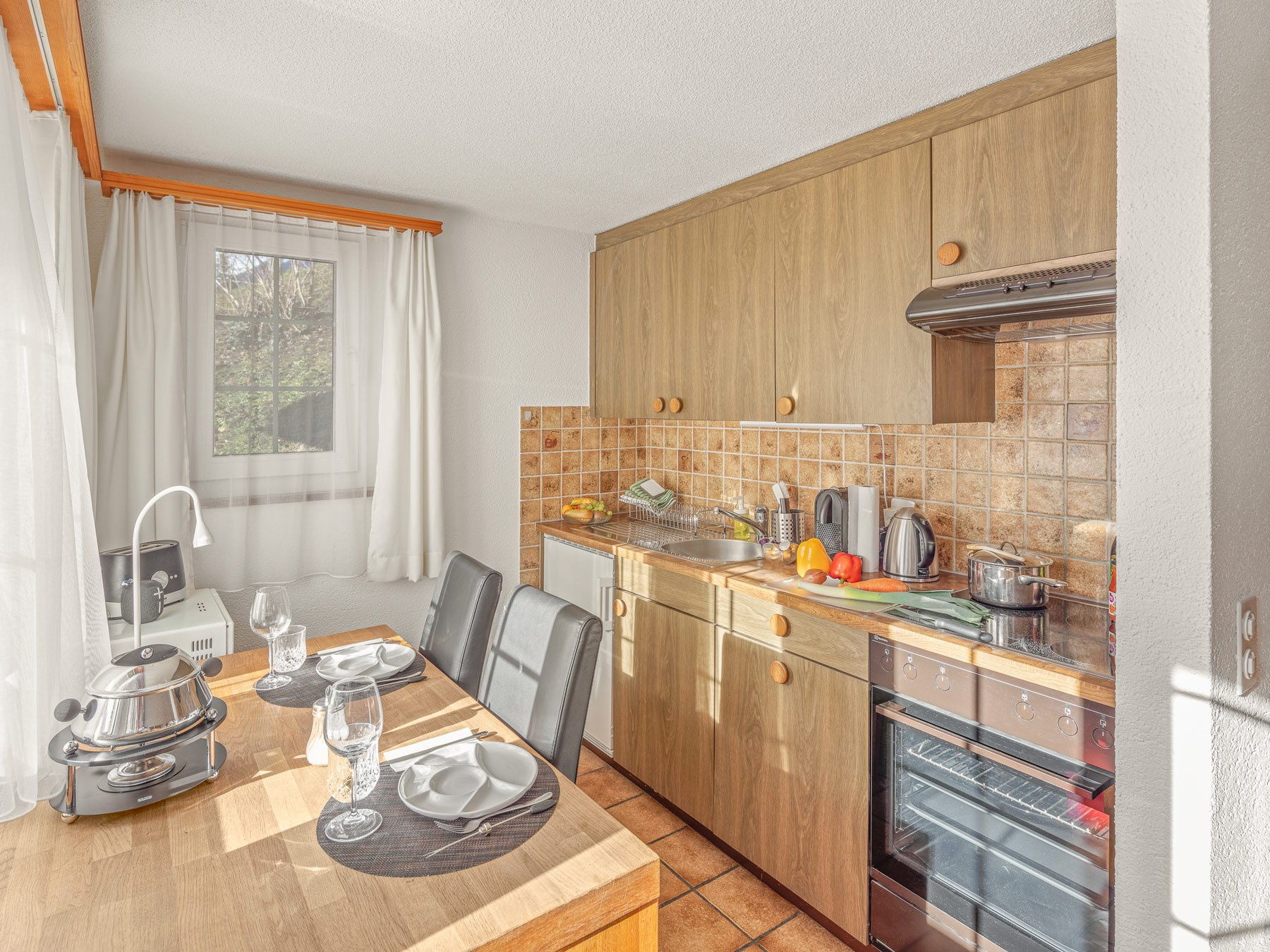7' zum See und Zug, 1 Zimmer Wohnung, Terrasse, Parkplatz