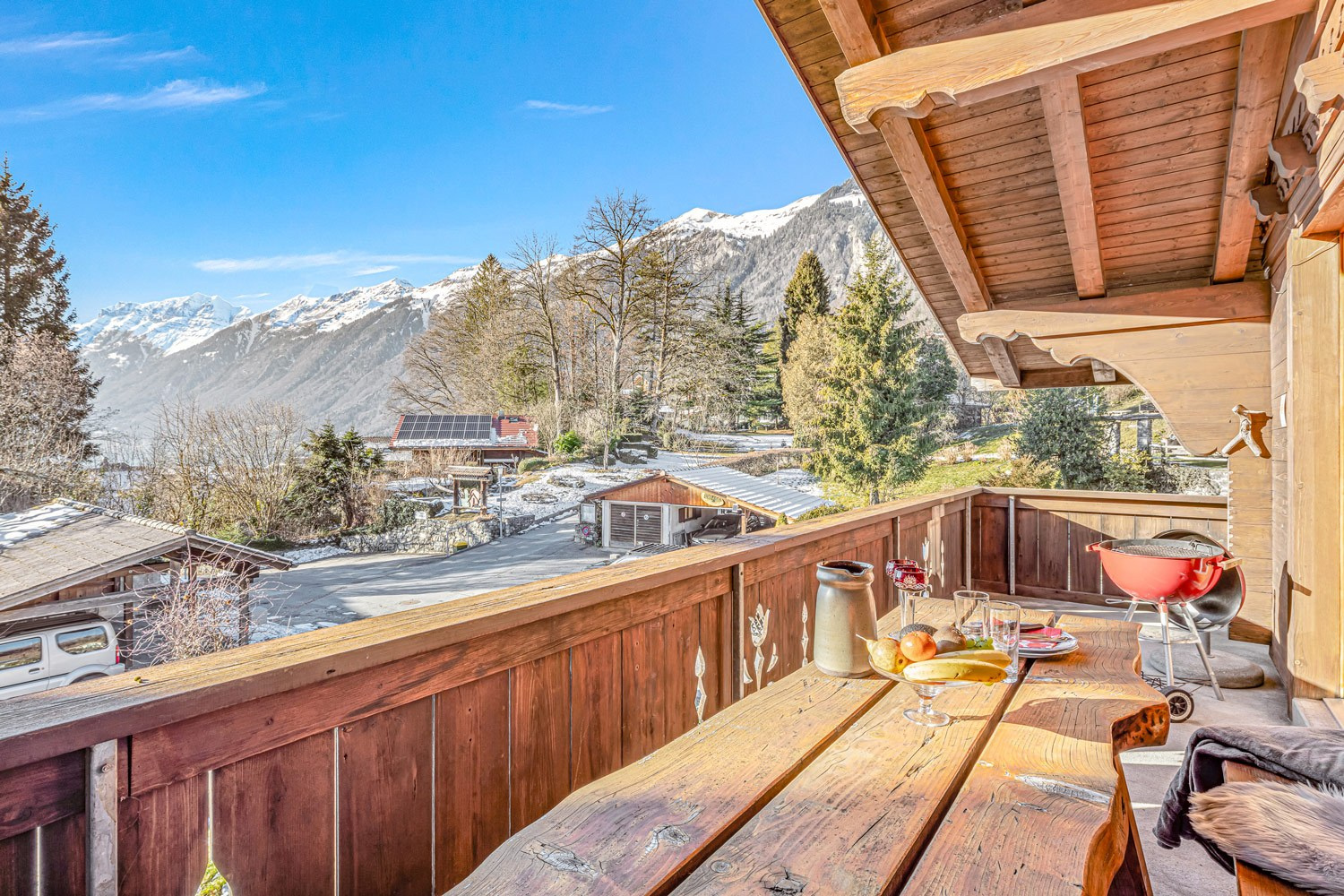 Chalet, obere Wohnung, Aussicht, Parkplatz