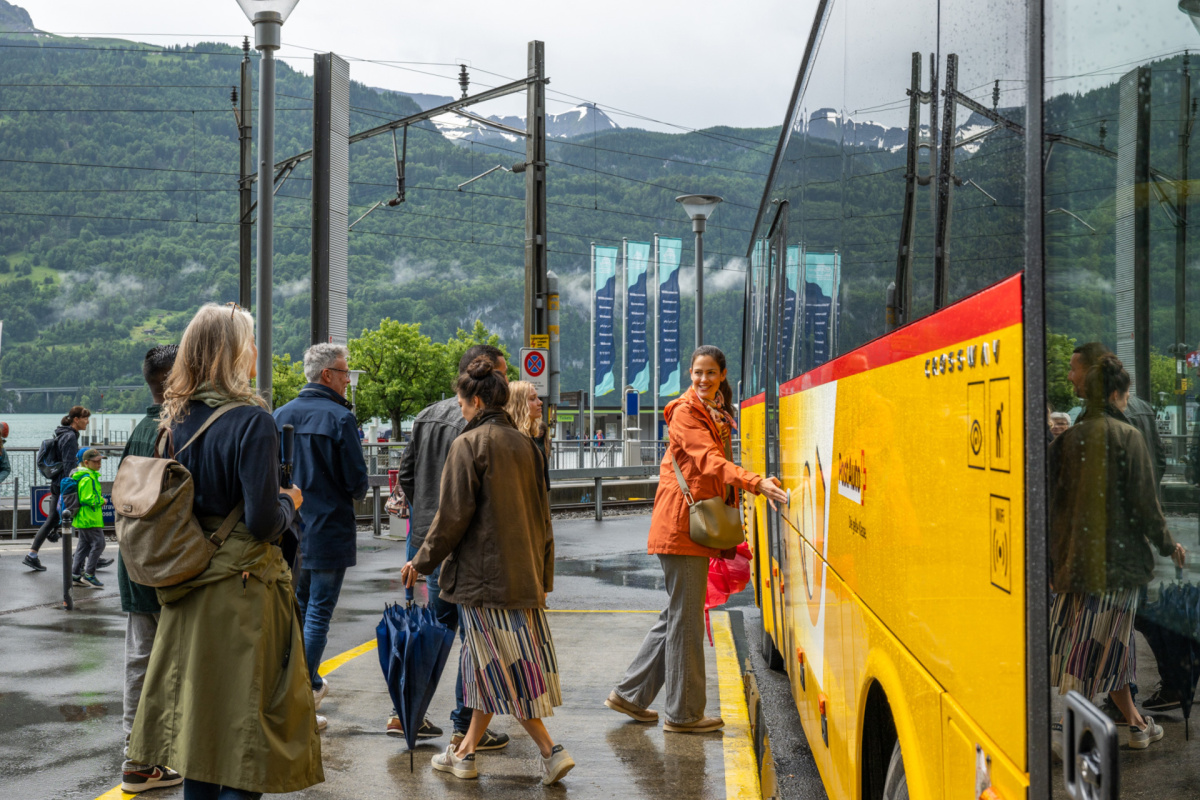 postauto-brienz-bahnhof